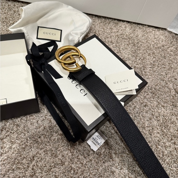 Gucci Women's Black Leather Belt with Gold GG Buckle - Picture 5 of 5